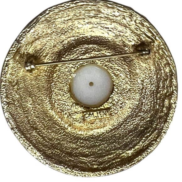 Vintage M JENT Gold Medallion Brooch‎ Faux Pearl & Greek Key Design MCM Pin - Picture 4 of 6